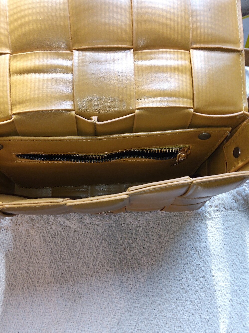 Handbag - Picture 2 of 8